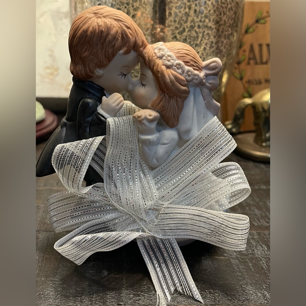 Cake topper